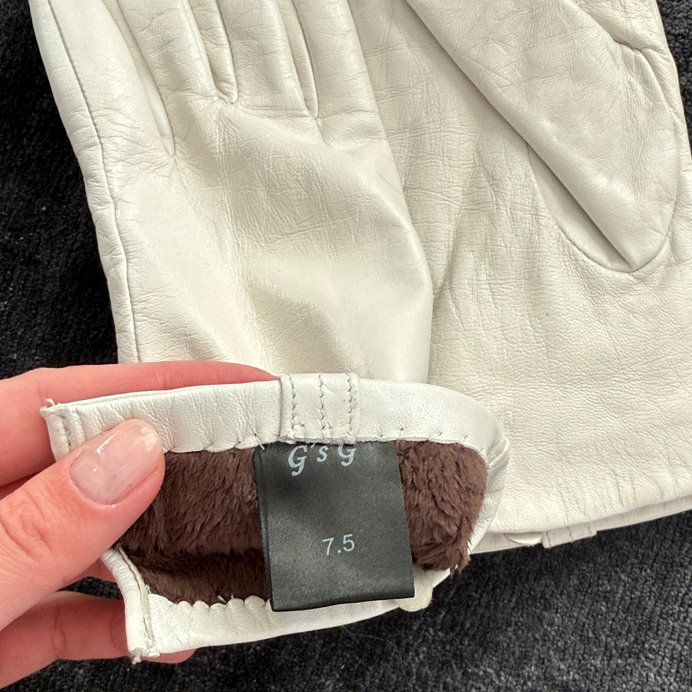 Elegant White Leather Gloves - Picture 4 of 6